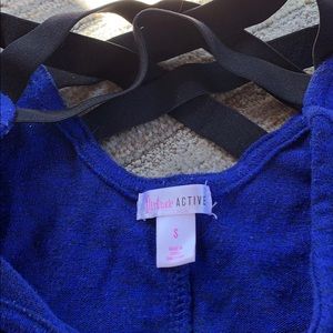 Long sleeve sweater.